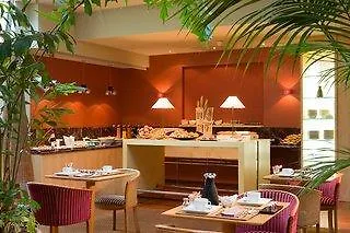 Moxy Lyon Airport Hotel Colombier-Saugnieu