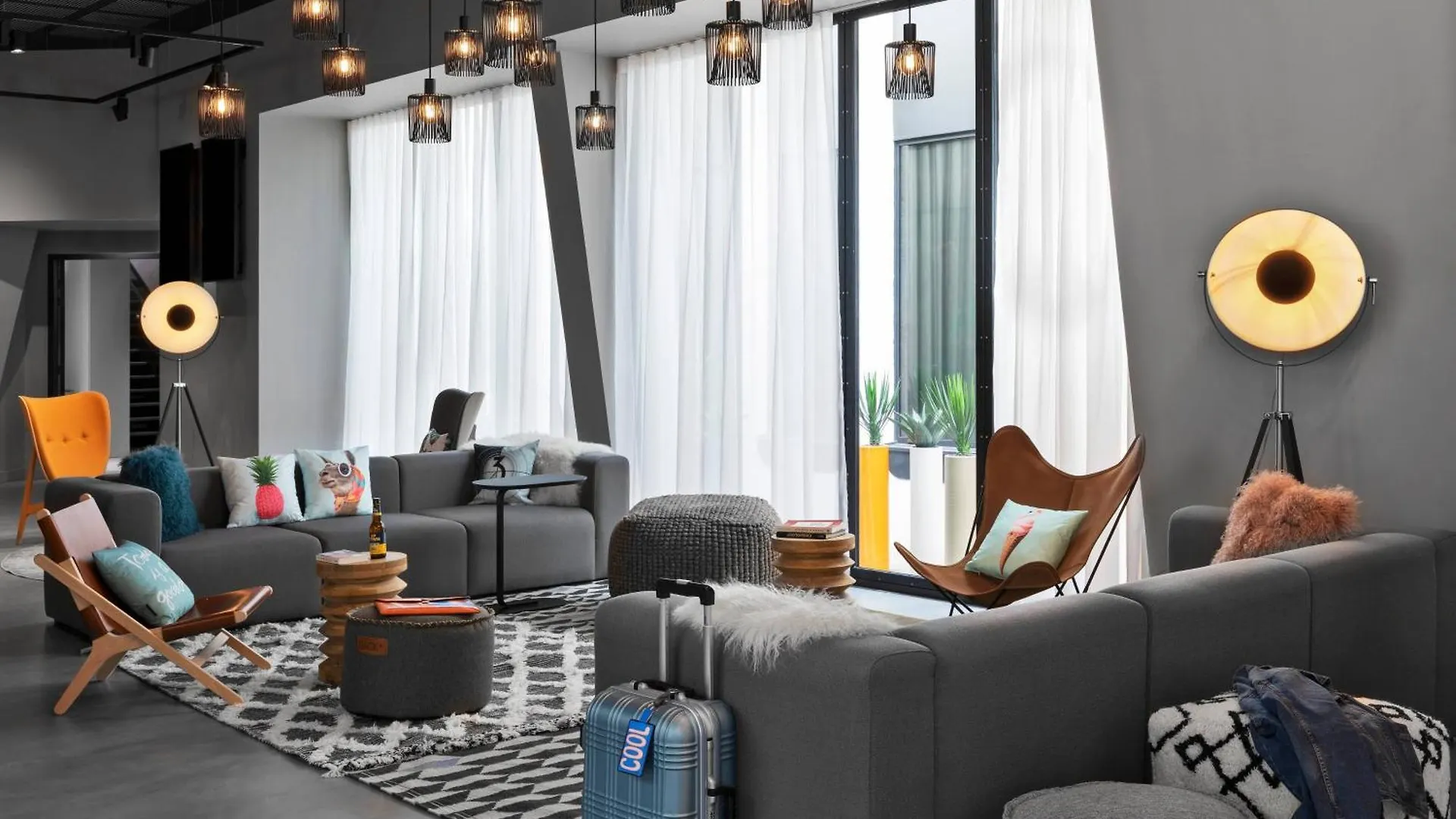 Hotel Moxy Lyon Airport Colombier-Saugnieu
