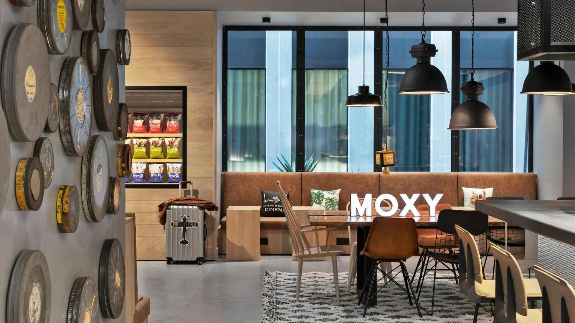 Hotel Moxy Lyon Airport Colombier-Saugnieu